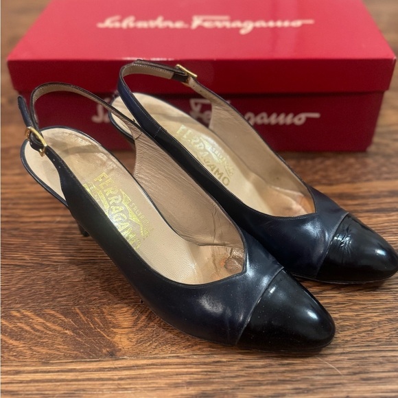 Salvatore Ferragamo Vintage 80s Navy Slingback Leather Two Tone Heels Size 6 - Picture 1 of 7